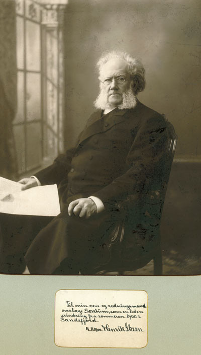 Figur 2  Portrettet som Ibsen gav til Sontum h&oslash;sten 1900 var tatt hos fotograf Gustav Borgen (1865&thinsp;&ndash;&thinsp;1926) i Kristiania&hellip;