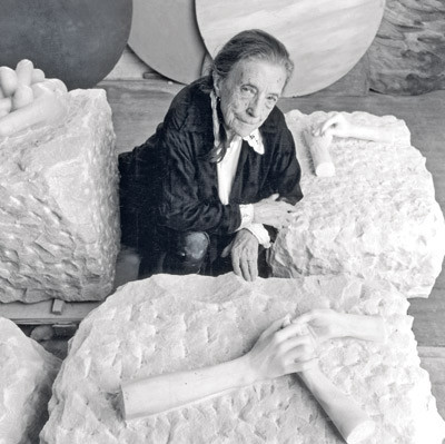 Louise Bourgeois fotografert i sitt studio i New York i 1992. Foto SCANPIX