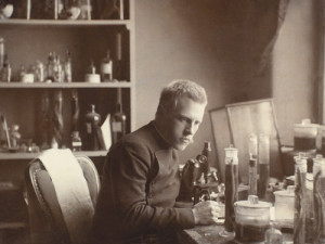 Fridtjof Nansen var f&oslash;rst og fremst forsker. Her er han i sitt laboratorium ved Bergens Museum. Foto Johan v. d. Fehr og&hellip;