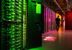 The Blue Gene Q Supercomputer er en del av The Human Brain Project, her avbildet under en pressekonferanse p&aring; &Eacute;cole&hellip;