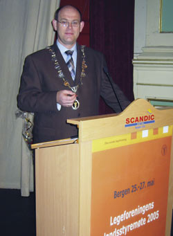 Hans Kristian Bakke under &aring;pningen av landsstyrem&oslash;tet i Bergen. Foto Lise B. Johannessen