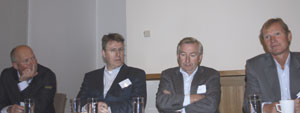 Per Bleikelia (f.v.), Brynjar Fure, Stener Kvinnsland og Arne Refsum diskuterte kvalitet, arbeidsmilj&oslash; og &oslash;konomi i sykehus&hellip;