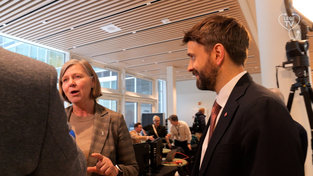 ETTER HELSETALEN: Legeforeningen president Anne-Karin Rime intervjues i etterkant av helsetalen. Helse- og omsorgsminister&hellip;